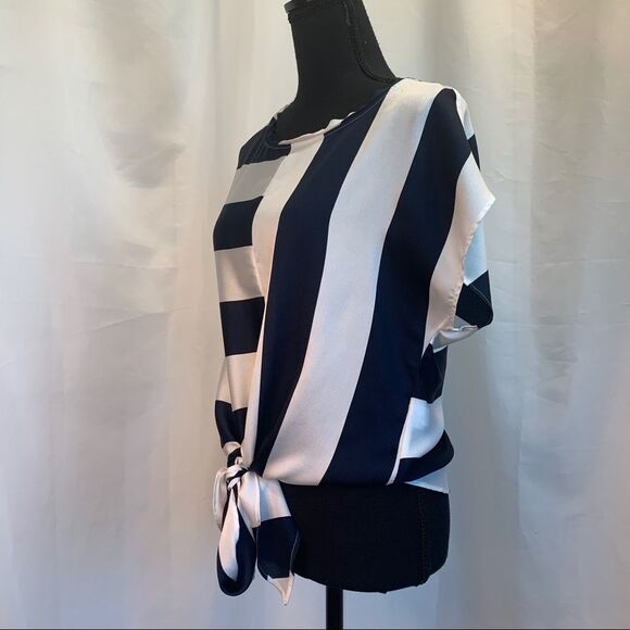 Banana republic short sleeve navy blue white striped front tie blouse Sz XS🇨🇦 - Picture 3 of 11